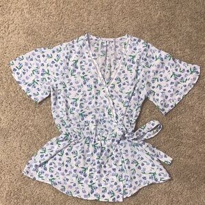 Sienna Sky White Lilac Floral Wrap Blouse Bow Tie Short Flowy Sleeve Medium